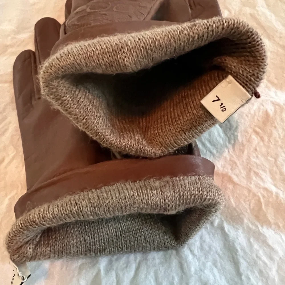 COACH SIGNATURE LINED LEATHER "TECH" GLOVES SIZE 7.5 BROWN
Like new - Picture 6 of 8